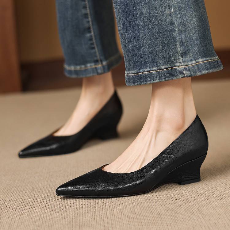 Fiara Genuine Leather Wedge Heel Pumps